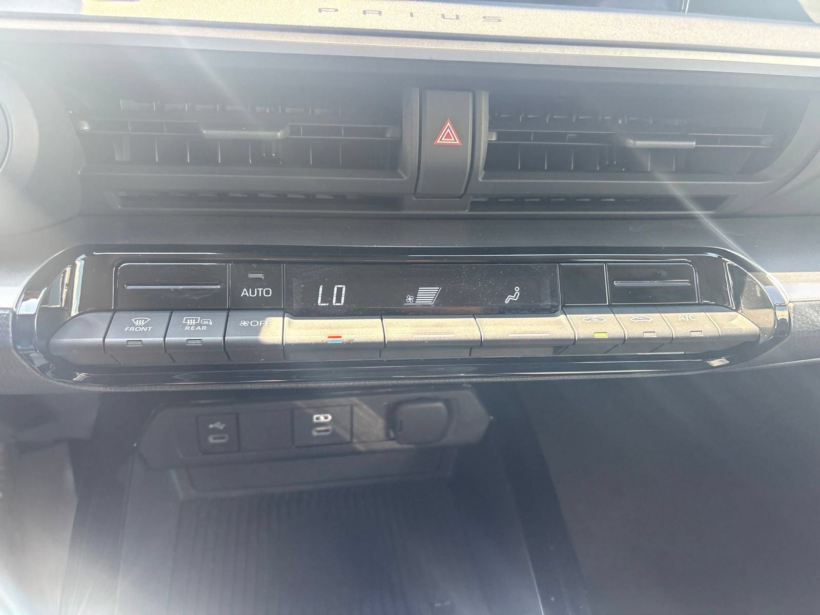 Used 2024 Toyota Prius LE FWD image 22
