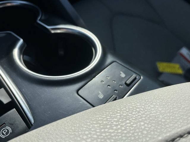 Used 2018 Toyota Camry XSE FWD image 35