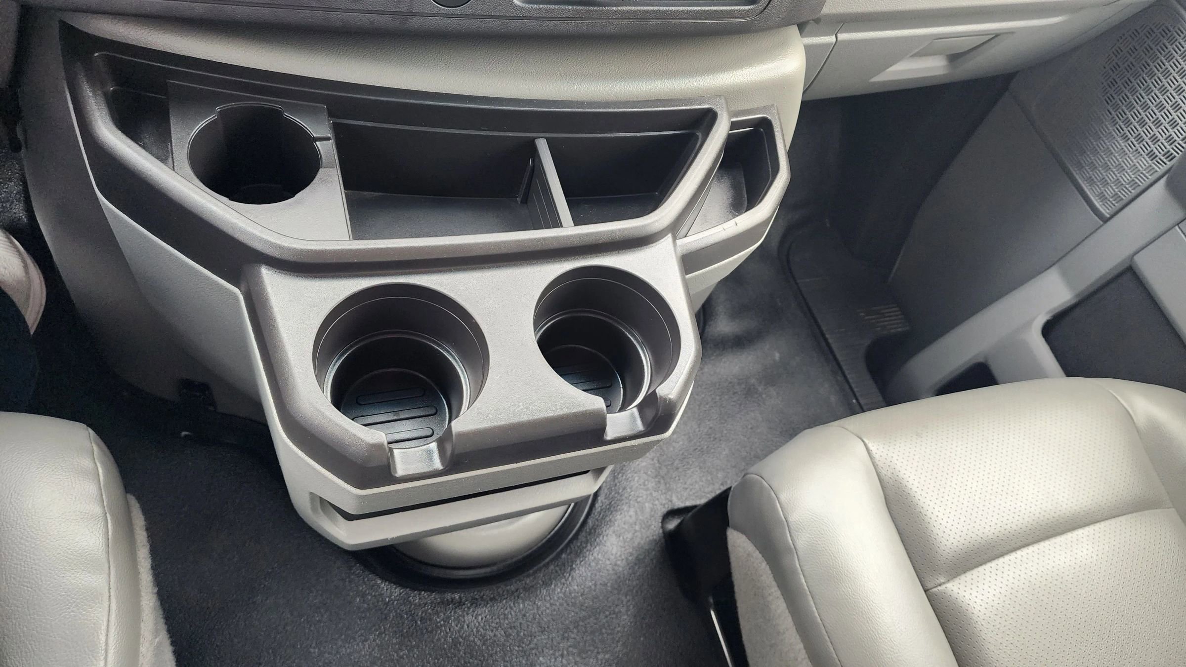 Used 2024 Ford E-350 and Econoline 350 Super Duty w/ Power Windows & Locks Group image 32