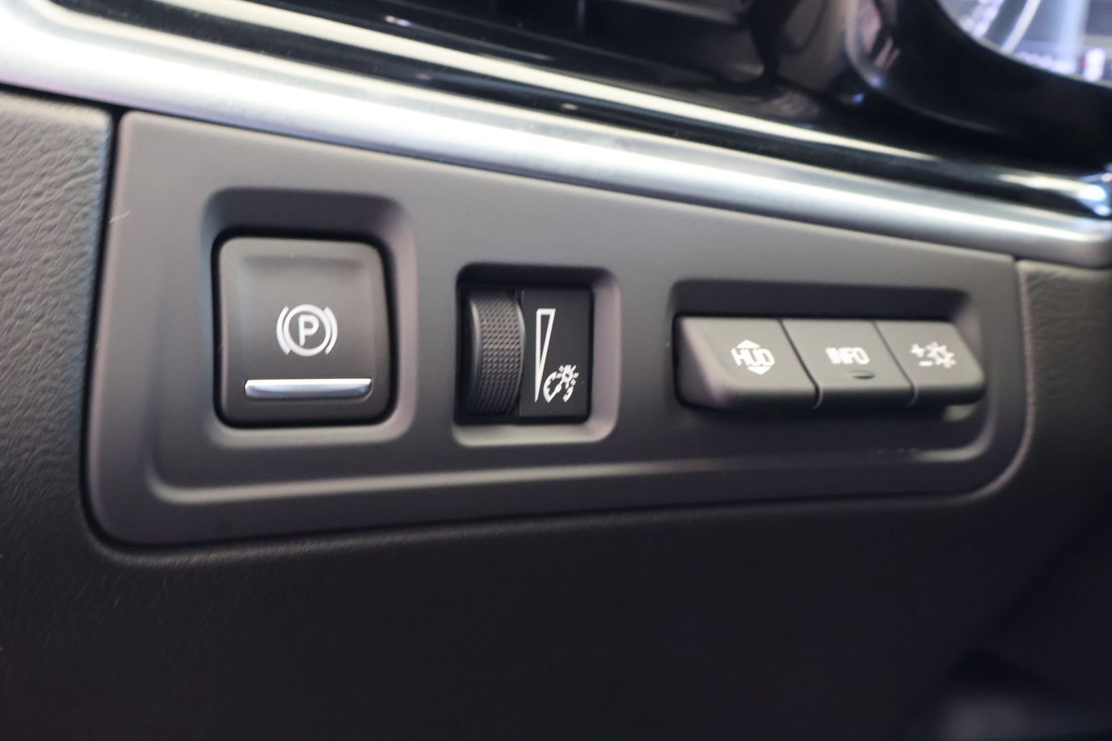 Certified 2025 Cadillac XT6 Premium Luxury w/ Platinum Package image 22