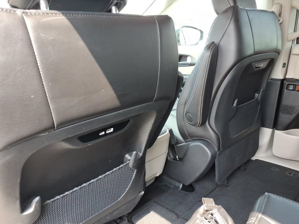 Used 2024 Chrysler Pacifica Touring-L FWD image 18