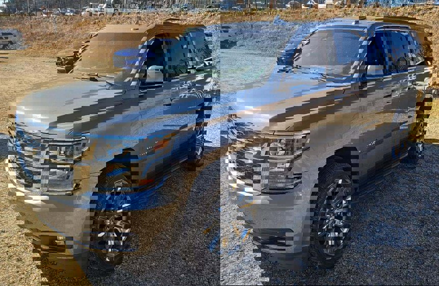 Used 2018 Chevrolet Suburban LT w/ Luxury Package image 4