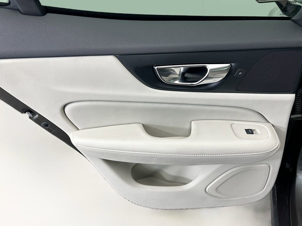 Used 2020 Volvo S60 T5 Momentum image 24