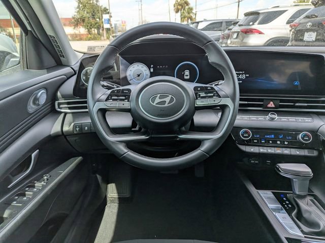 Certified 2025 Hyundai Elantra SEL image 15