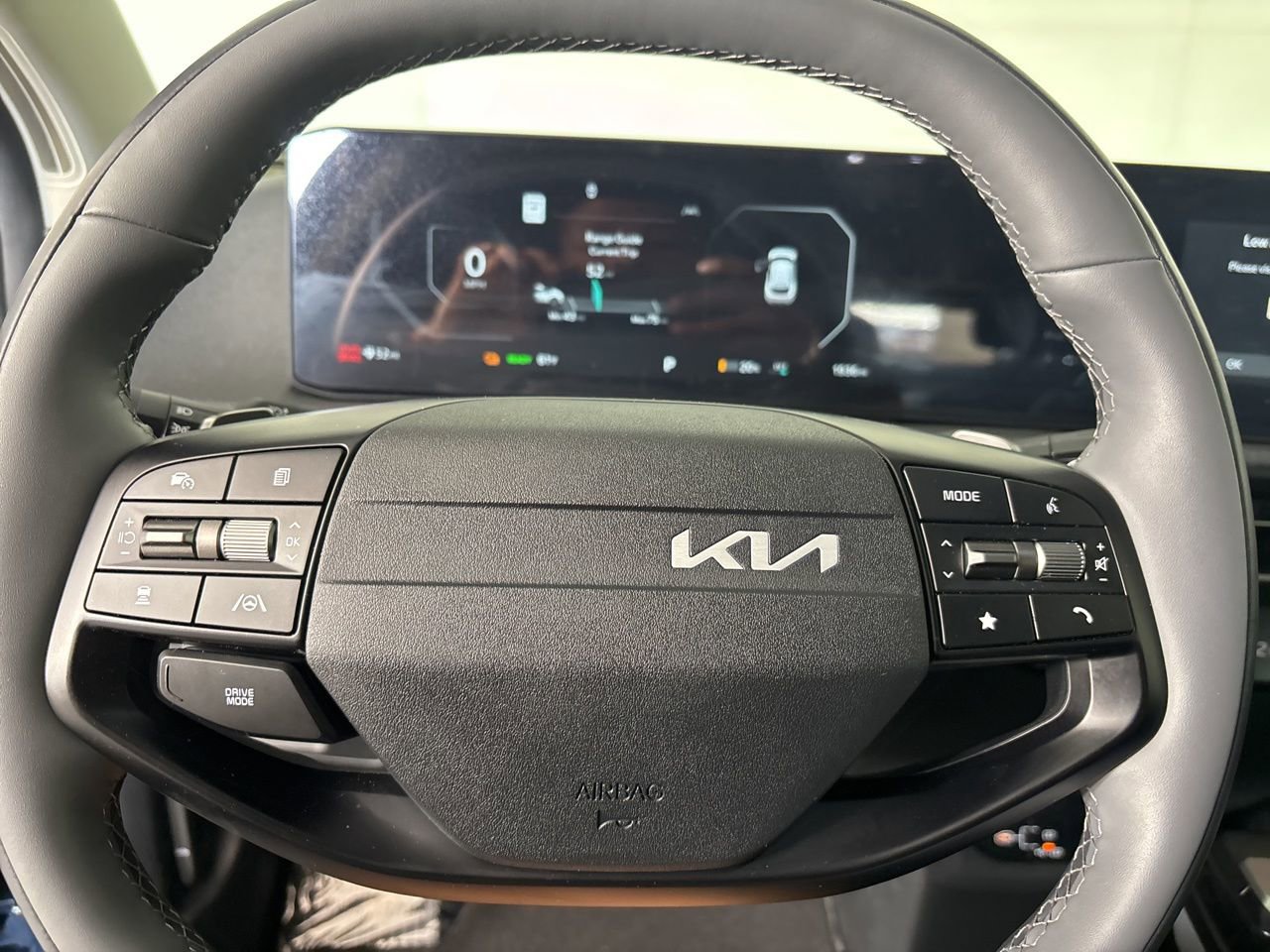 Used 2025 Kia EV6 Light w/ Light LR Technology Package image 10