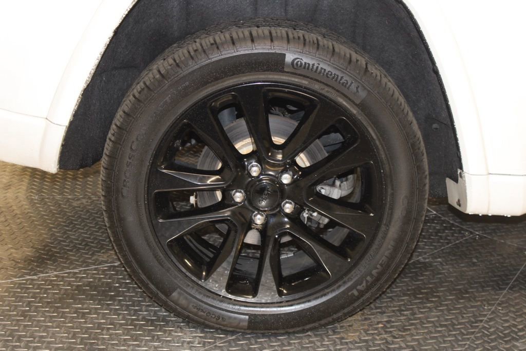 Used 2019 Jeep Grand Cherokee Altitude AWD/4WD image 14
