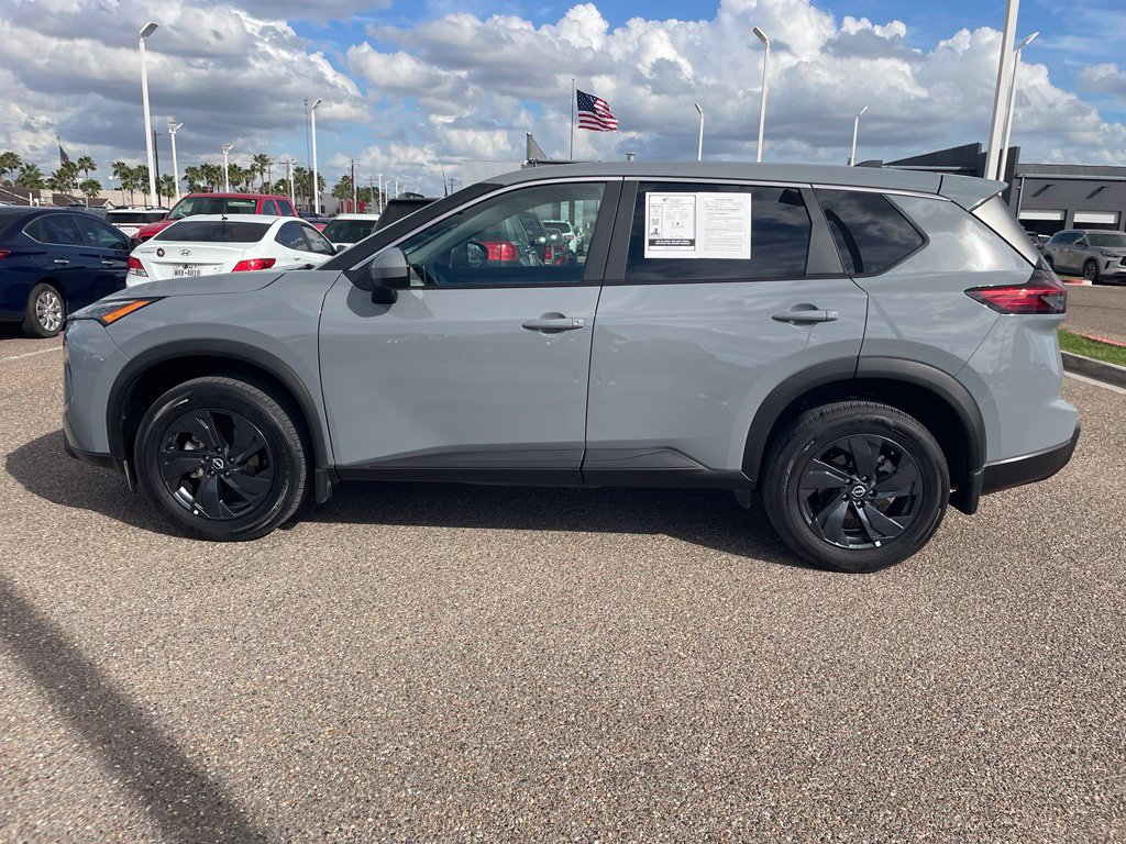 Certified 2026 Nissan Rogue SV FWD image 2