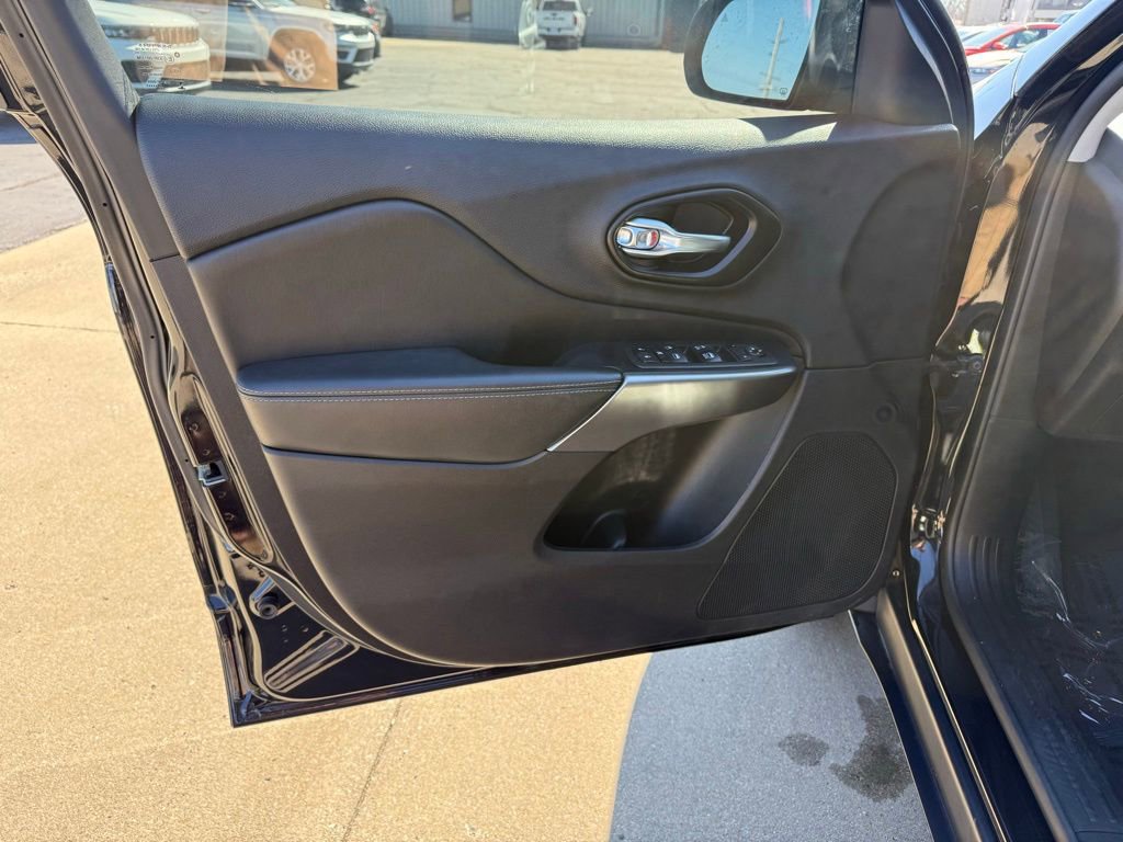 Used 2021 Jeep Cherokee Latitude Lux w/ Sun & Sound Group image 15