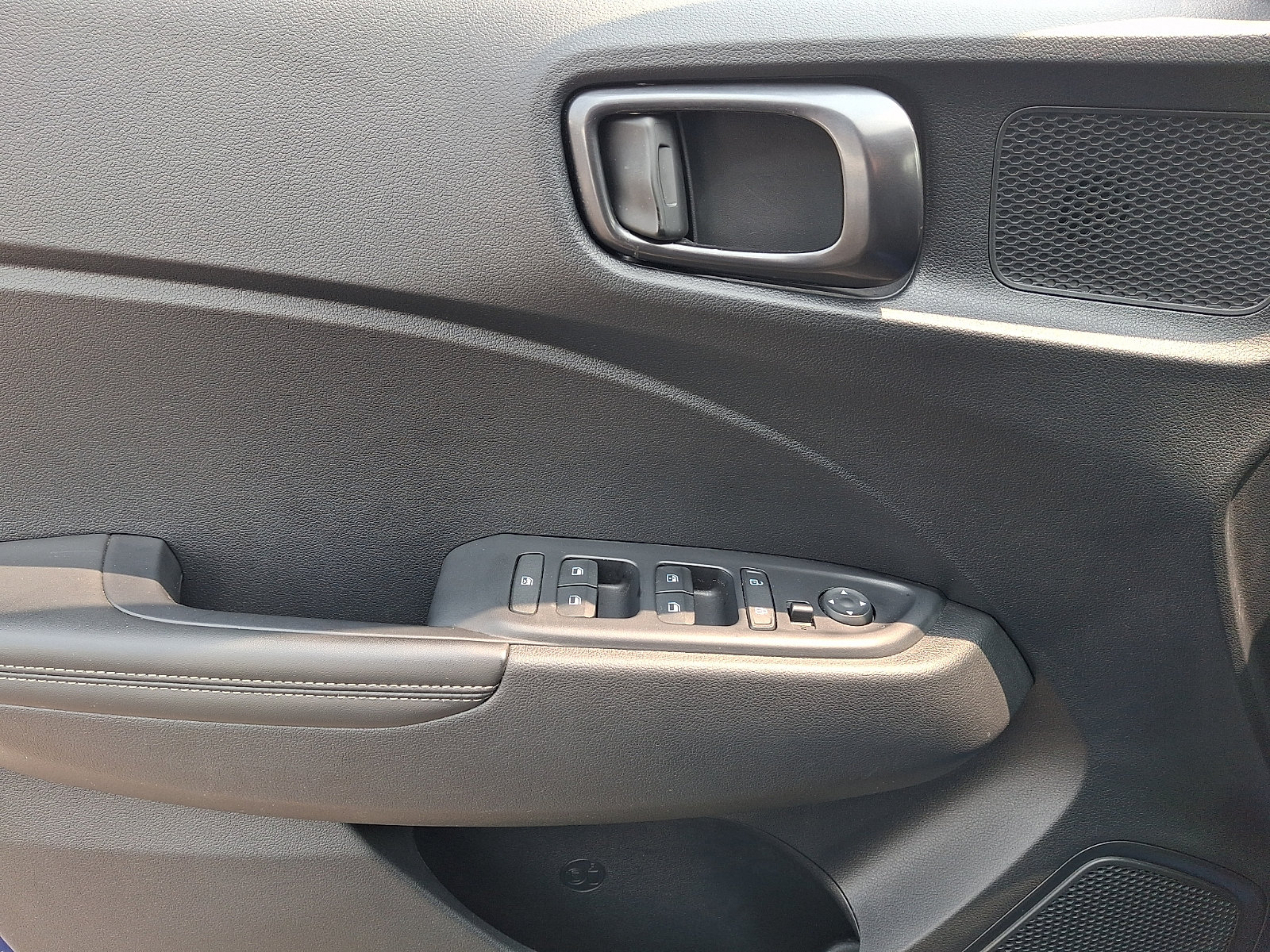 Certified 2023 Hyundai Venue Limited FWD image 12