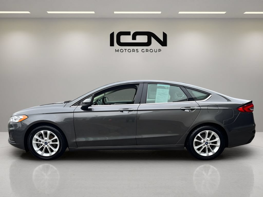 Used 2019 Ford Fusion SE FWD image 2