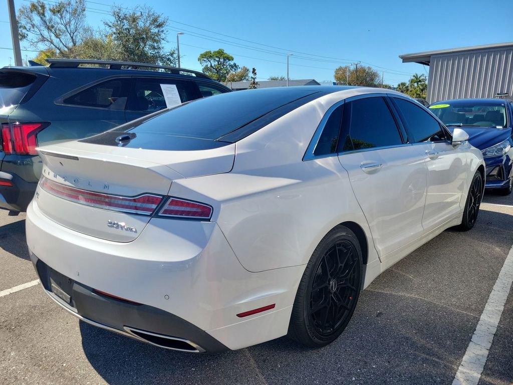 Used 2017 Lincoln MKZ Reserve image 4