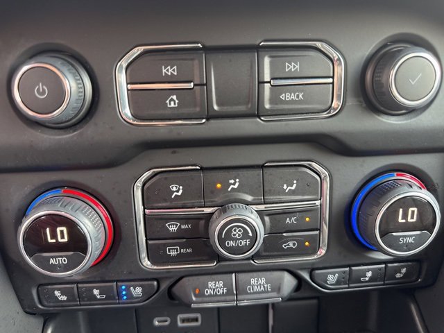Used 2022 Chevrolet Suburban High Country image 23