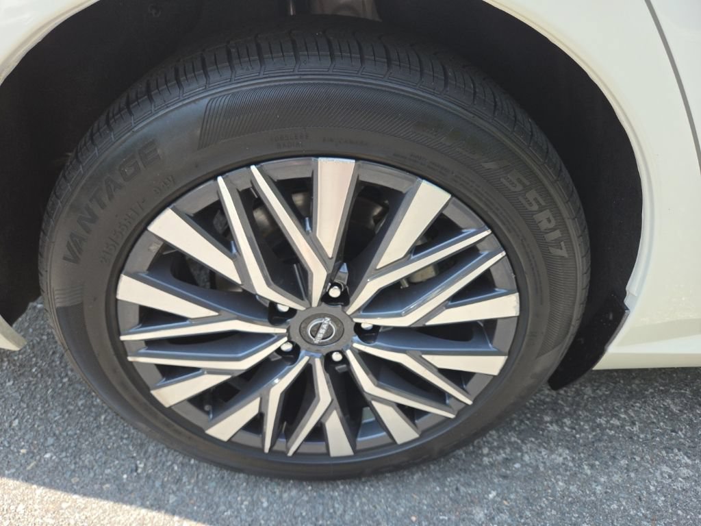 Used 2025 Nissan Altima 2.5 SV FWD image 12