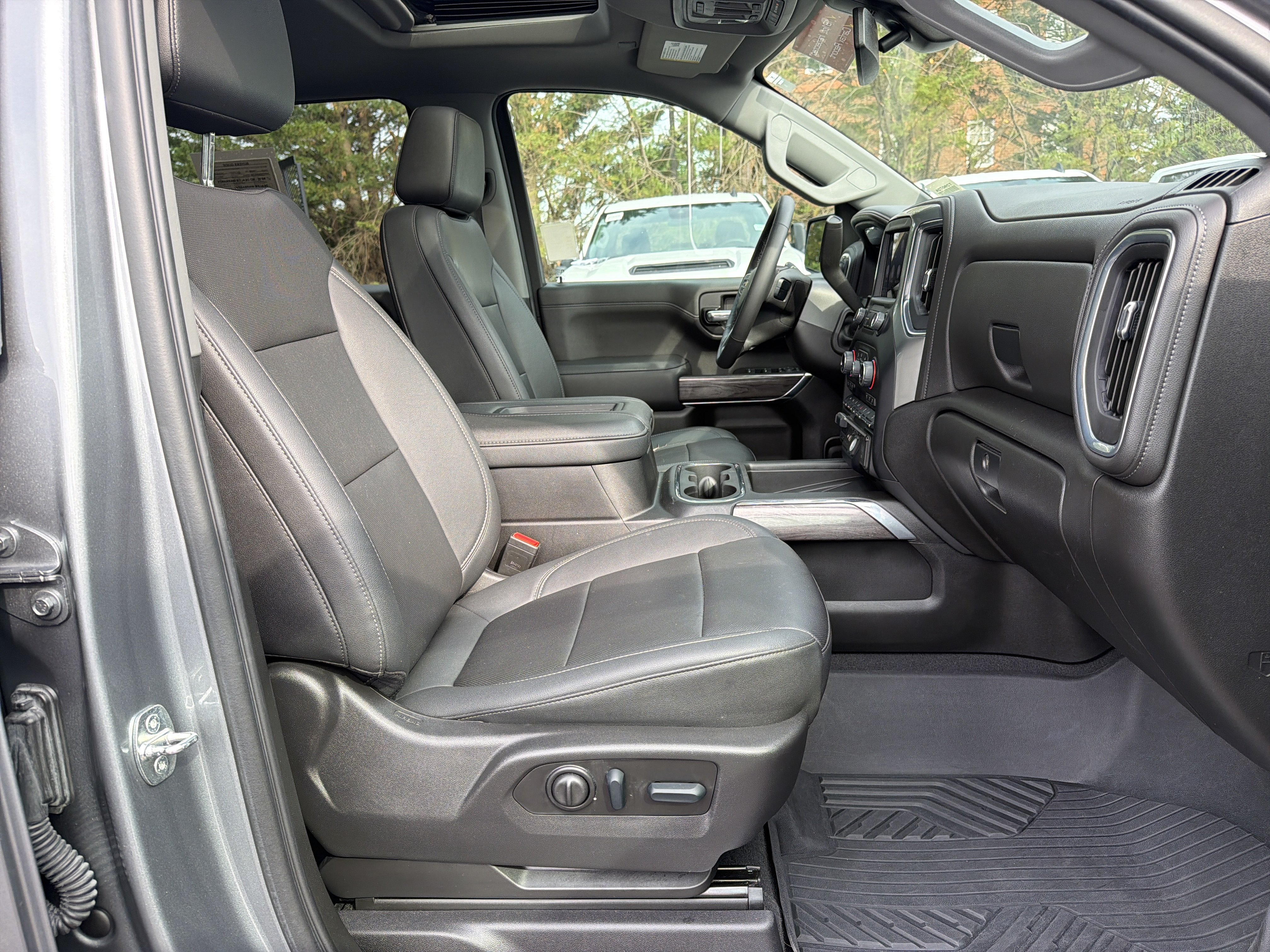 Used 2022 Chevrolet Silverado 1500 LTZ w/ LTZ Premium Package AWD/4WD image 35