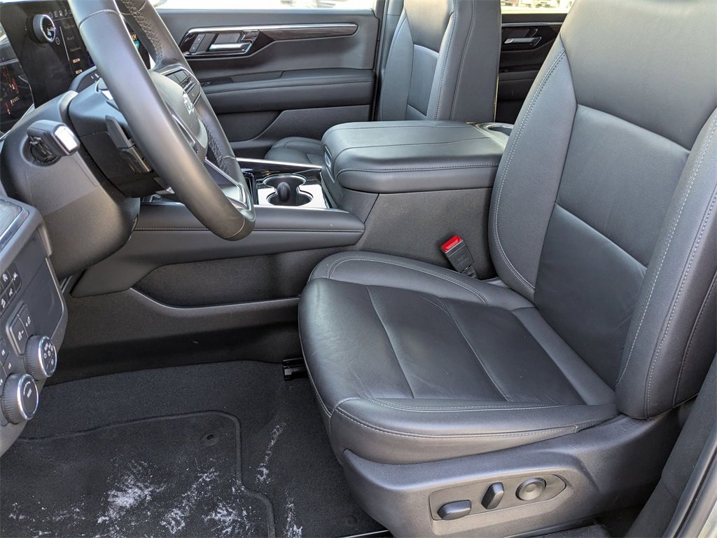 Used 2025 Chevrolet Suburban Z71 image 18