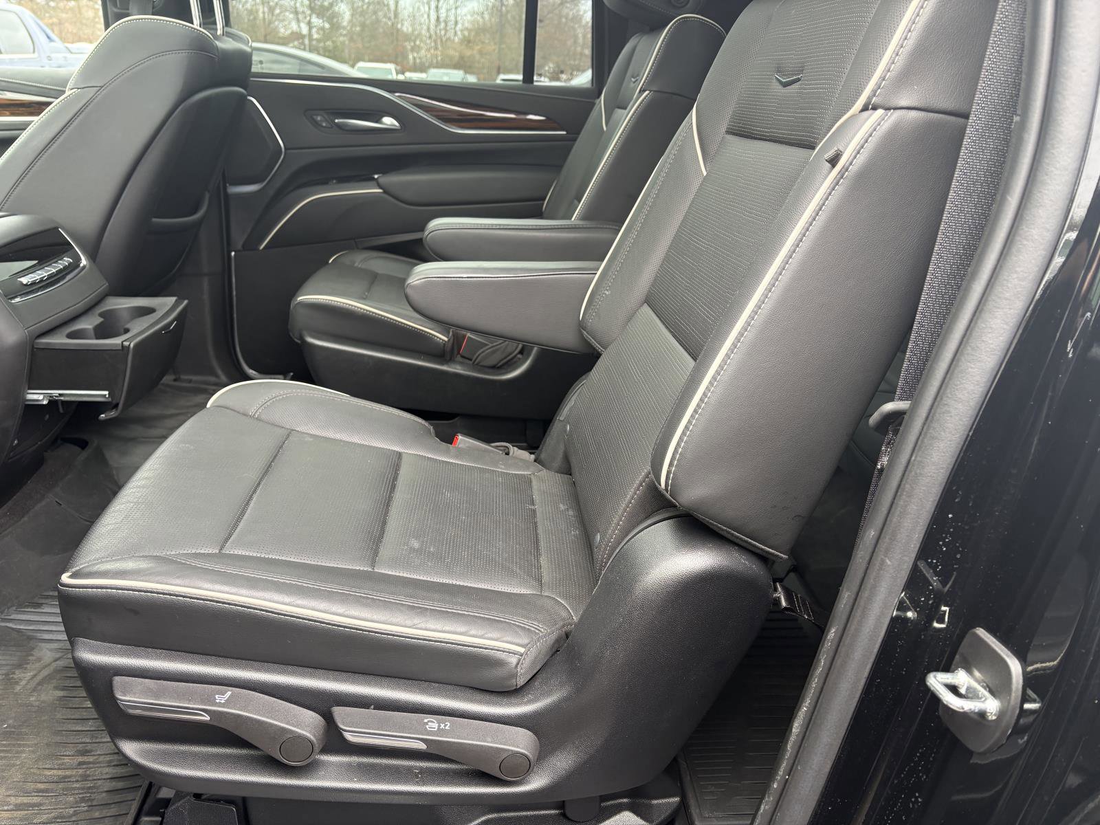 Certified 2023 Cadillac Escalade ESV Premium Luxury image 10