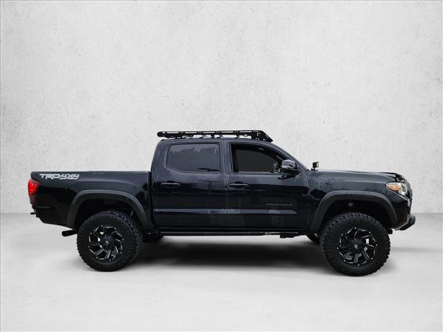 Used 2019 Toyota Tacoma TRD Off-Road AWD/4WD image 4