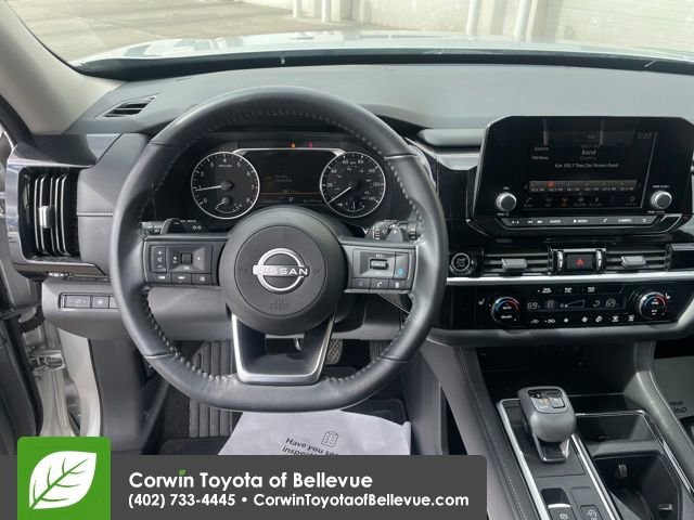Used 2024 Nissan Pathfinder SV image 13