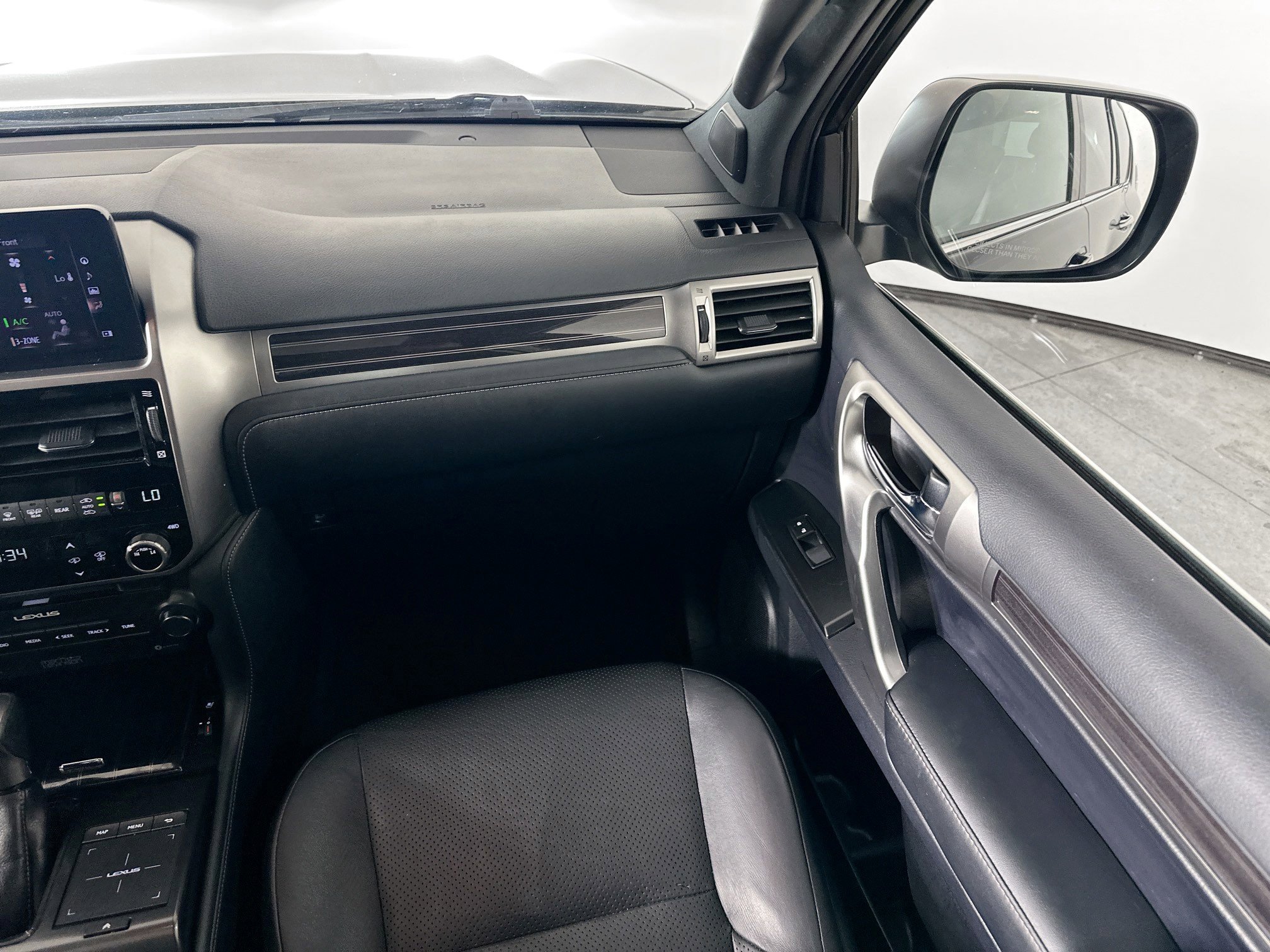 Used 2022 Lexus GX 460 Luxury w/ Accessory Package AWD/4WD image 31