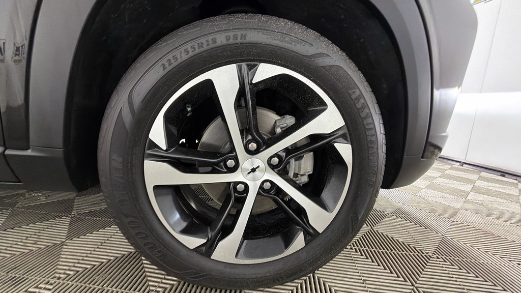Used 2024 Chevrolet Trax RS w/ Sunroof Package FWD image 30