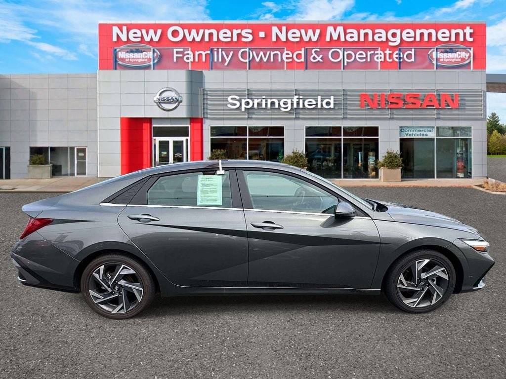 Used 2025 Hyundai Elantra Limited w/ Cargo Package FWD image 4