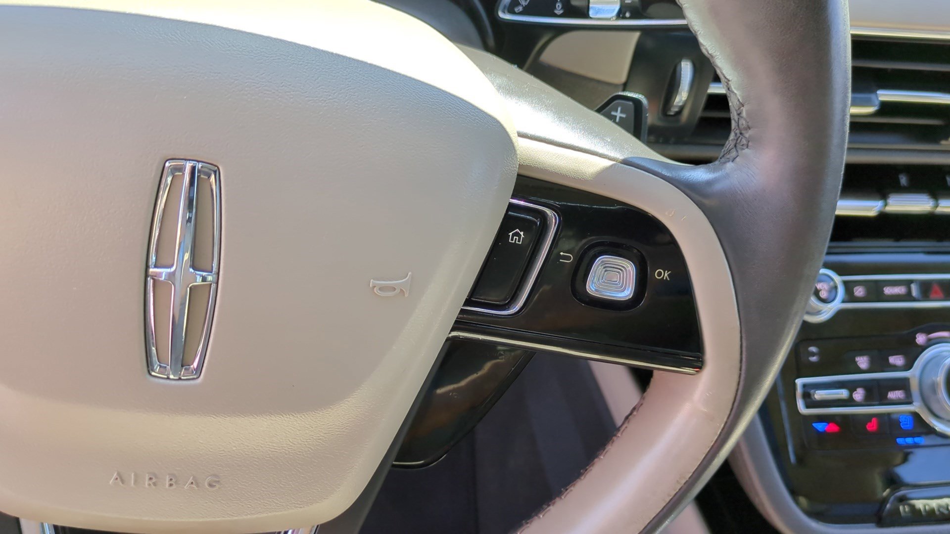 Used 2020 Lincoln Corsair Reserve w/ Equipment Group 201A image 19