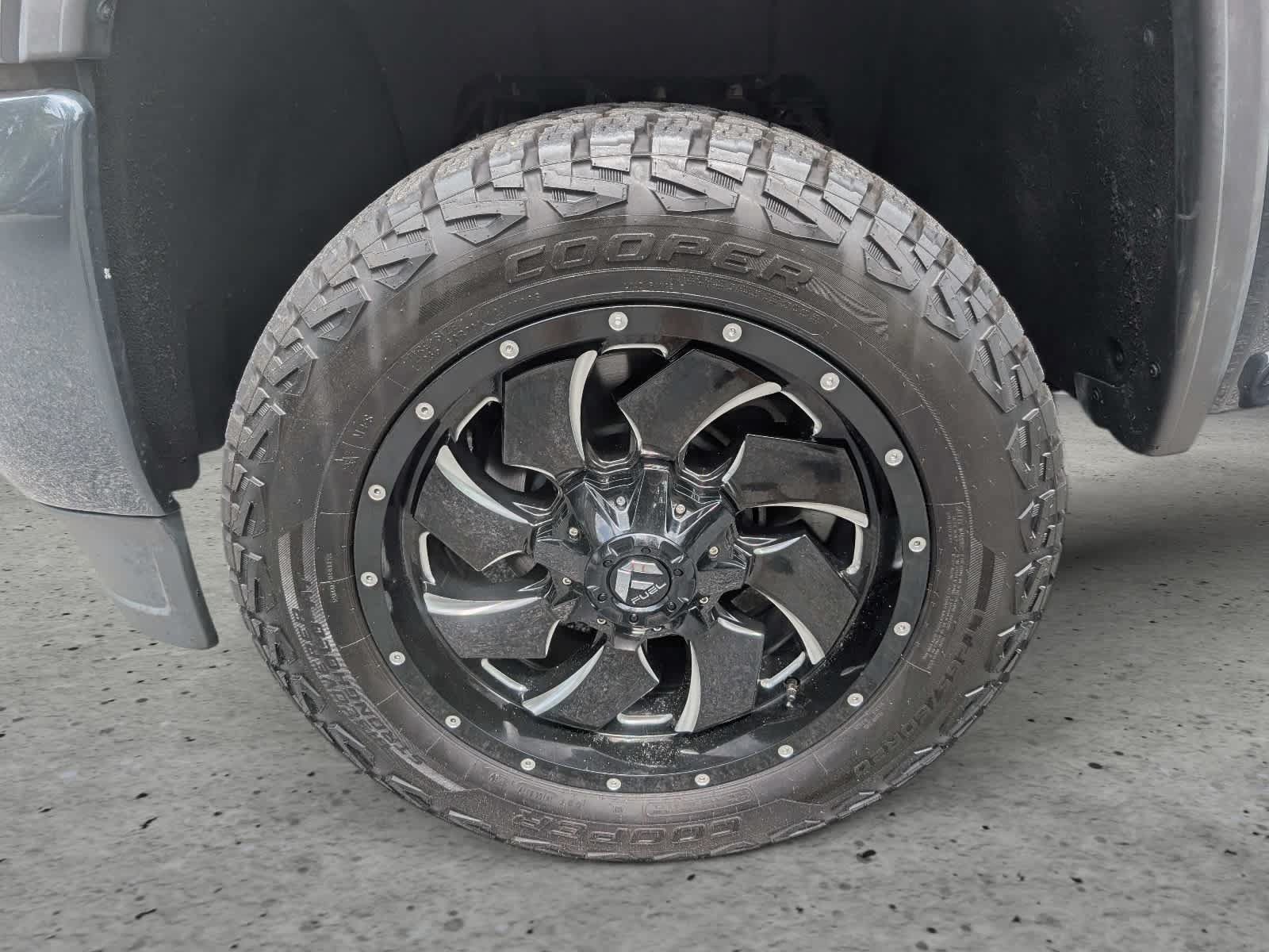 Used 2018 GMC Sierra 2500 SLT w/ All Terrain HD Package AWD/4WD image 9
