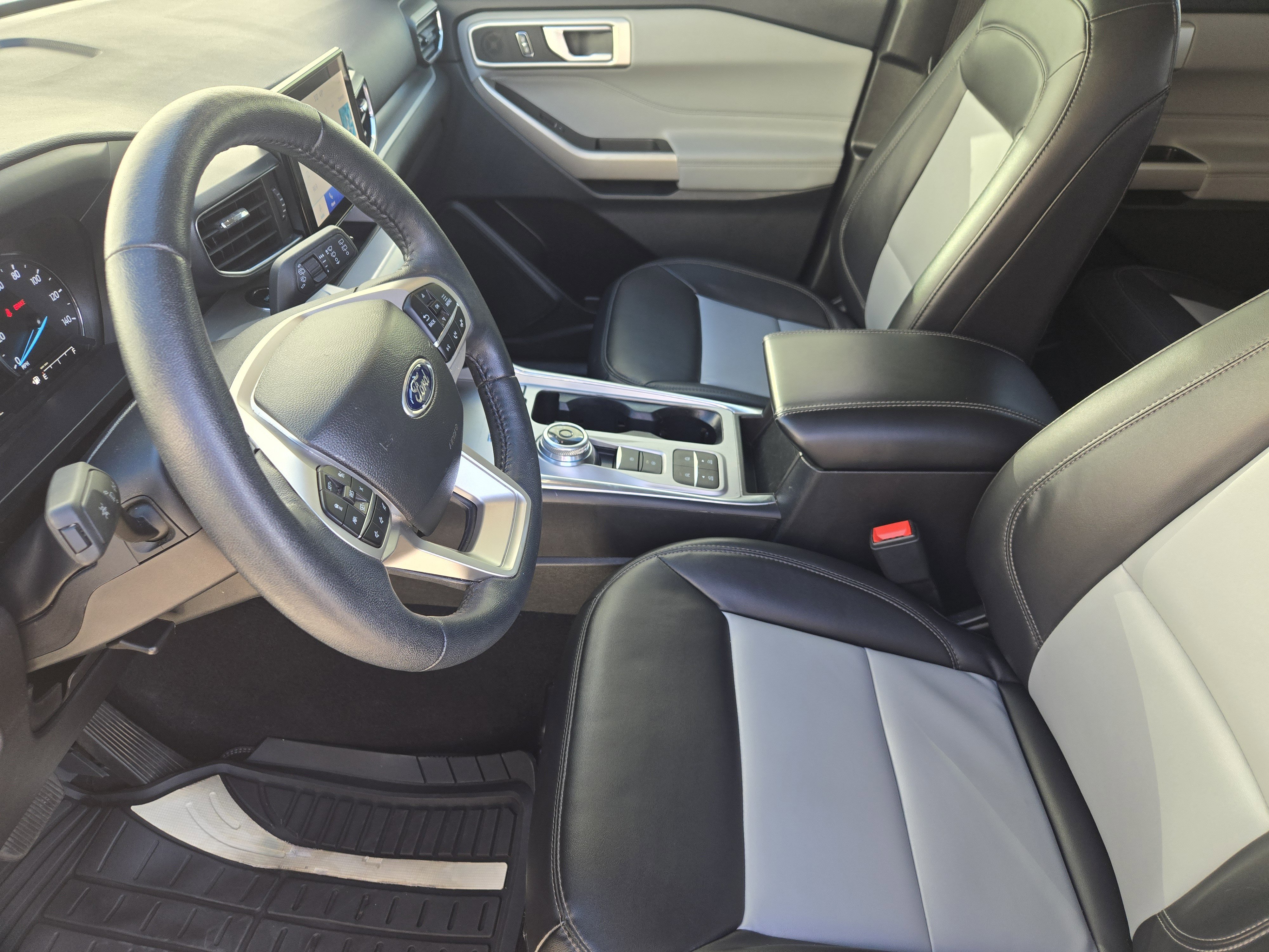 Used 2023 Ford Explorer XLT w/ Equipment Group 202A image 15