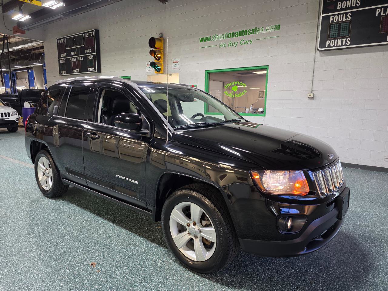 Used 2017 Jeep Compass Latitude image 4