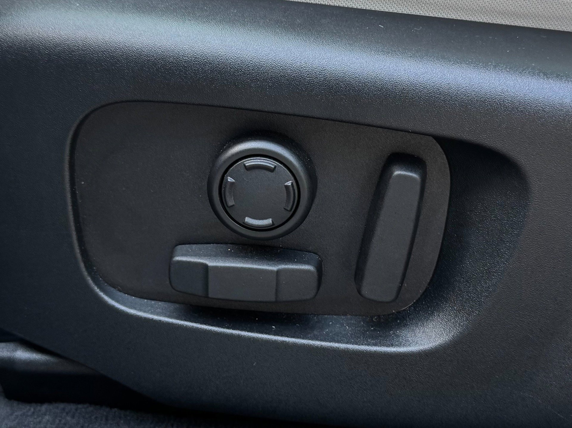 Used 2023 Land Rover Range Rover Velar R-Dynamic S image 96