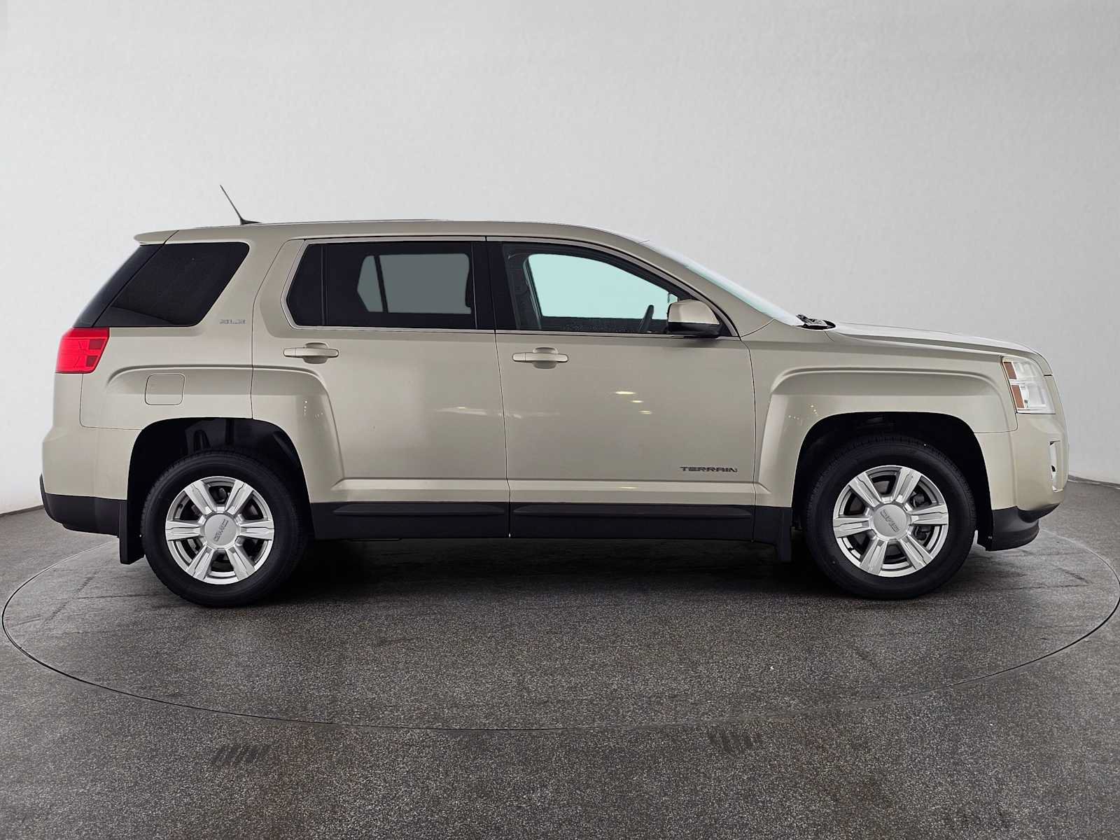 Used 2014 GMC Terrain SLE w/ LPO, Protection Package FWD image 2