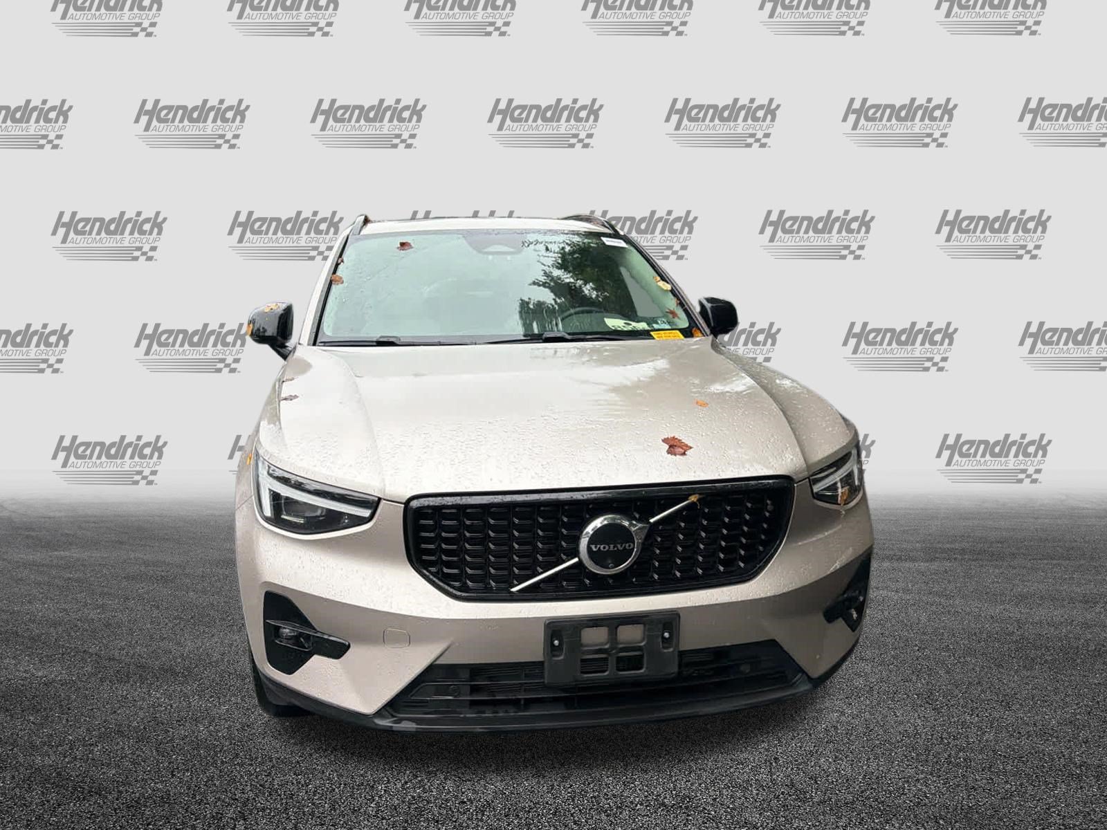 Certified 2024 Volvo XC40 B5 Plus w/ Climate Package AWD/4WD image 3