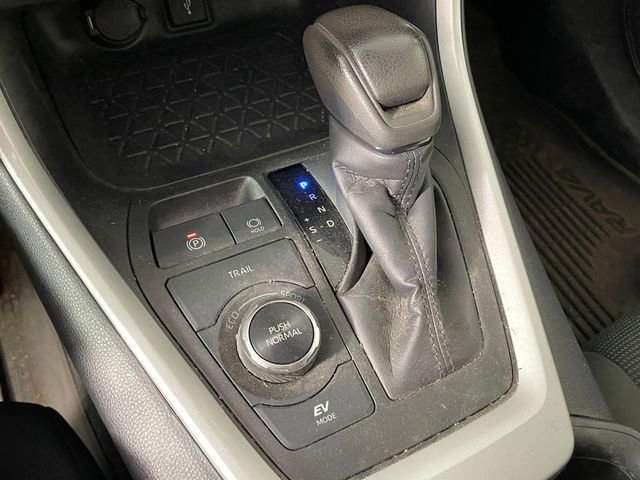 Used 2022 Toyota RAV4 LE AWD/4WD image 9
