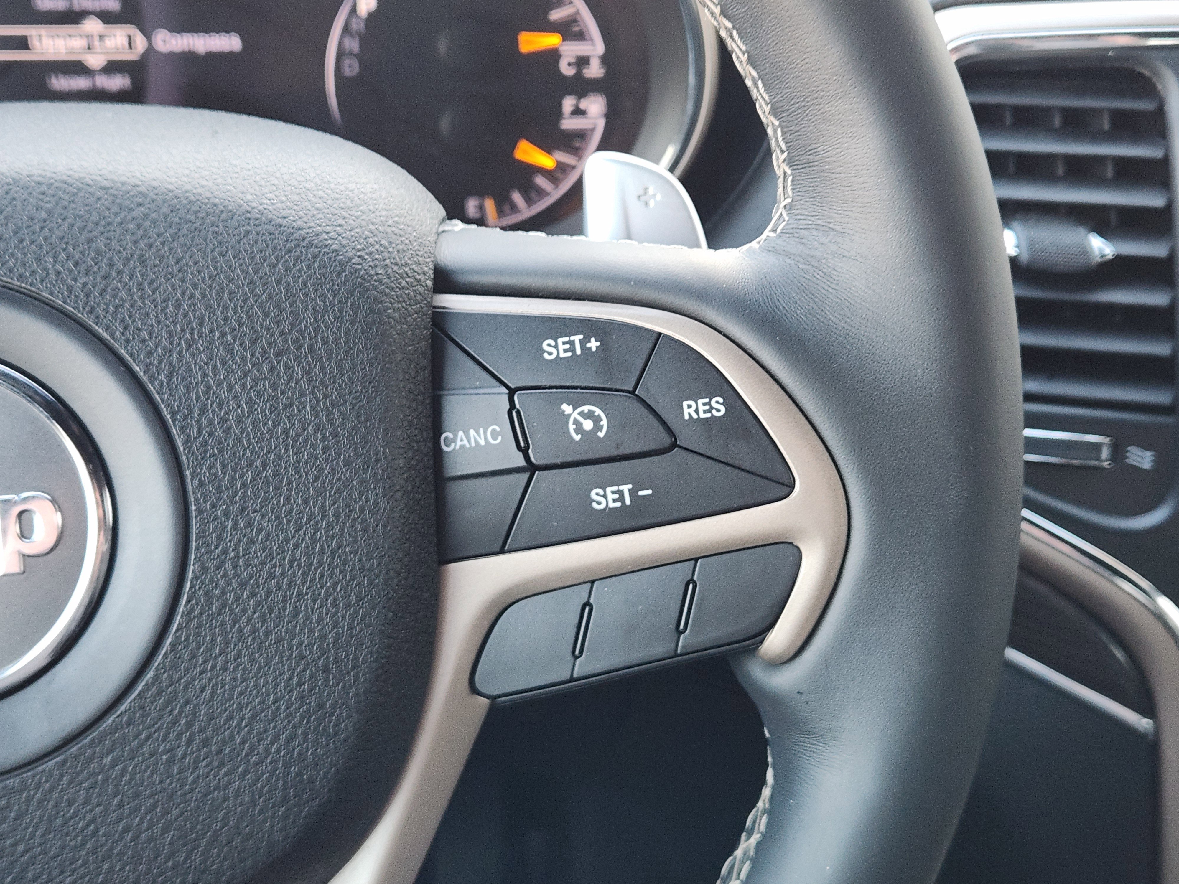 Used 2016 Jeep Grand Cherokee Overland image 28