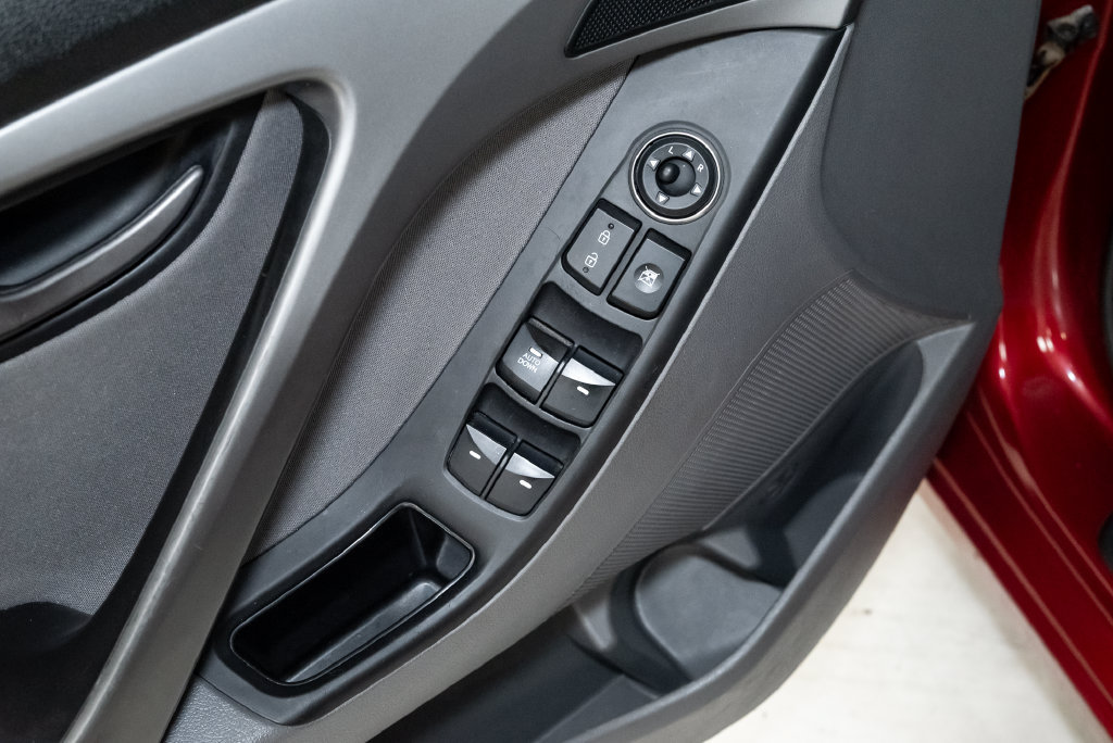 Used 2014 Hyundai Elantra SE w/ Option Group 02 FWD image 10