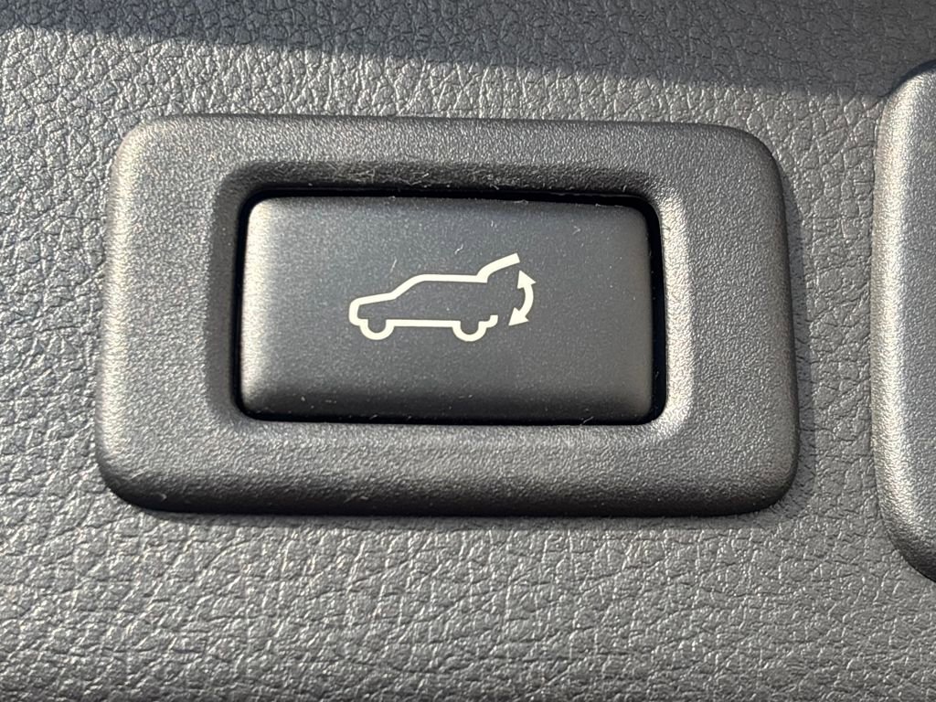 Used 2014 Subaru Forester 2.5i Limited image 29