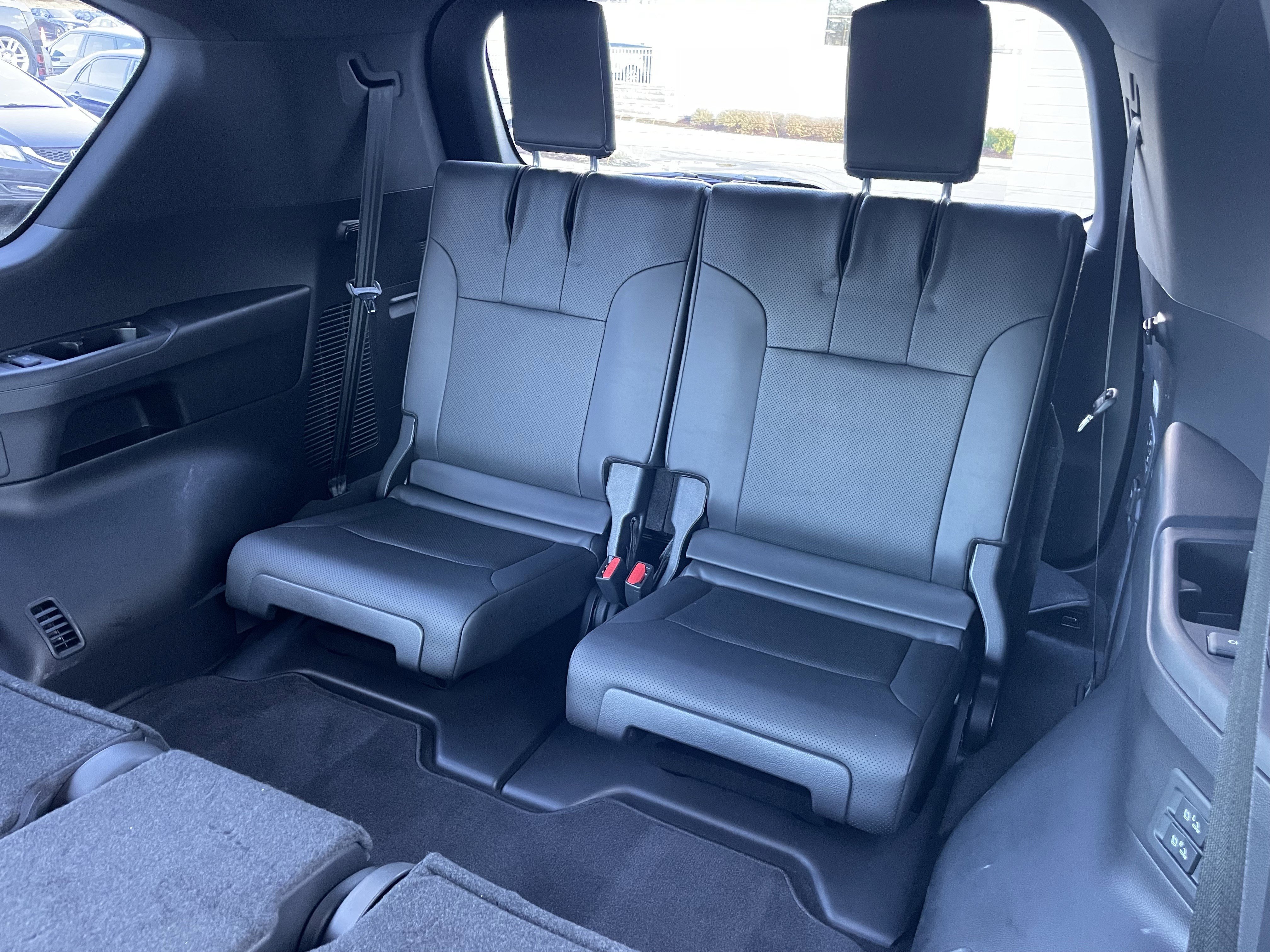 Used 2024 Lexus LX 600 4WD w/ Luxury Package image 32