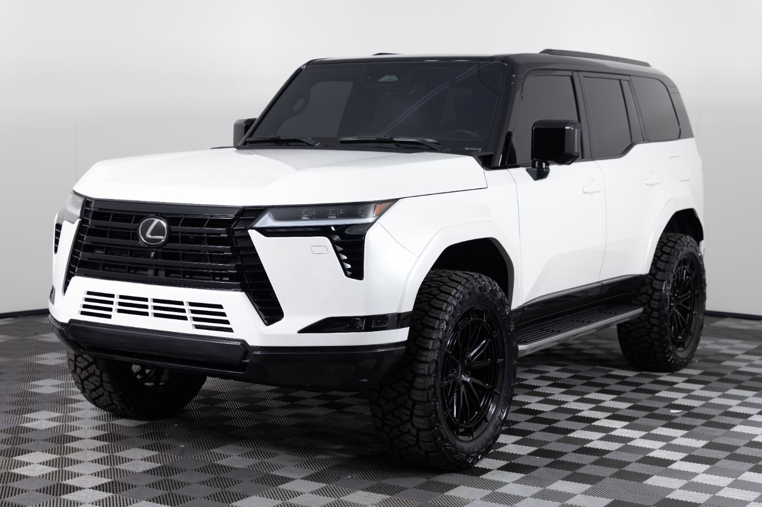 Used 2025 Lexus GX 550 w/ Accessory Package (2T) AWD/4WD image 2