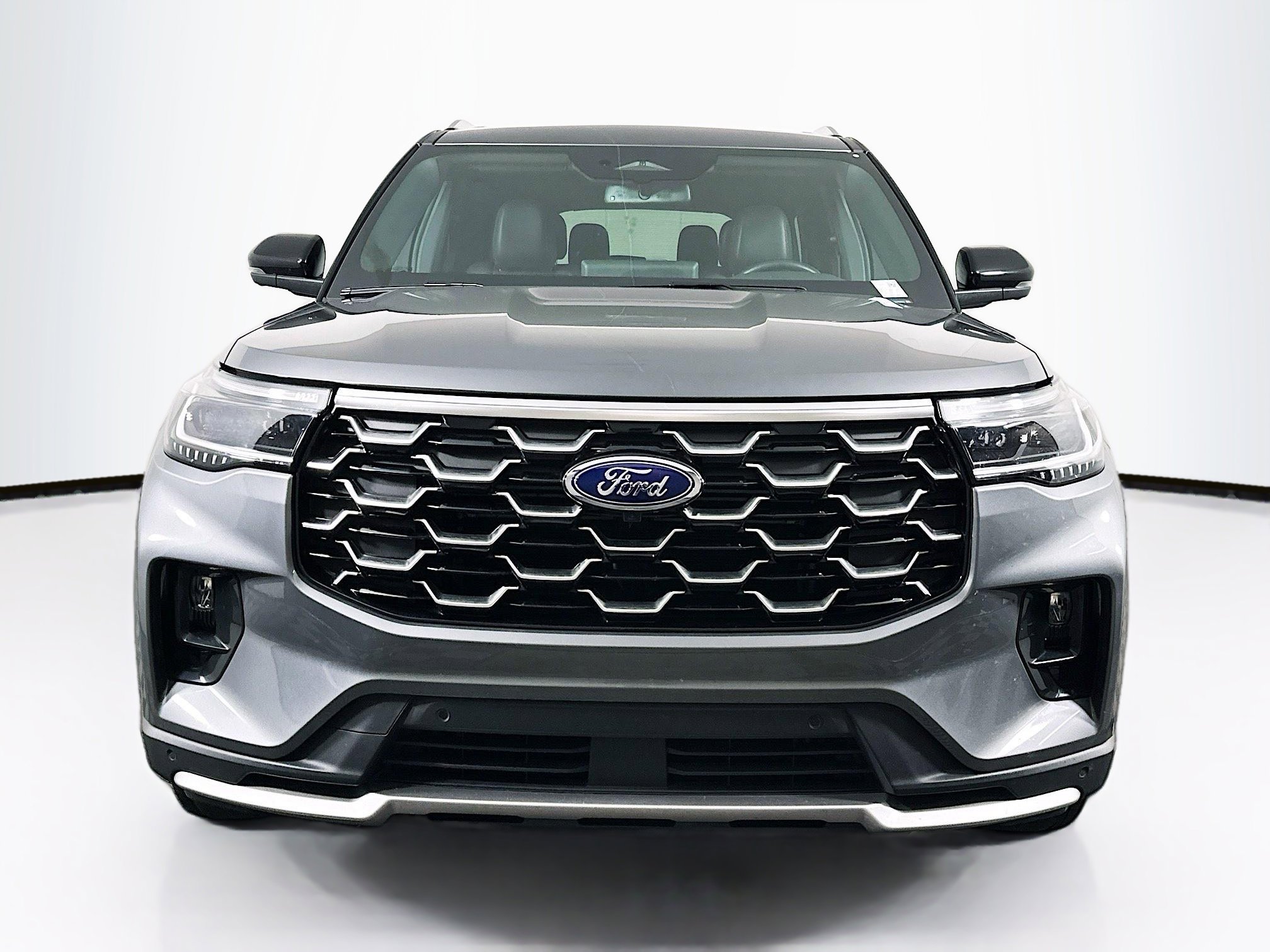 Used 2025 Ford Explorer Platinum image 2
