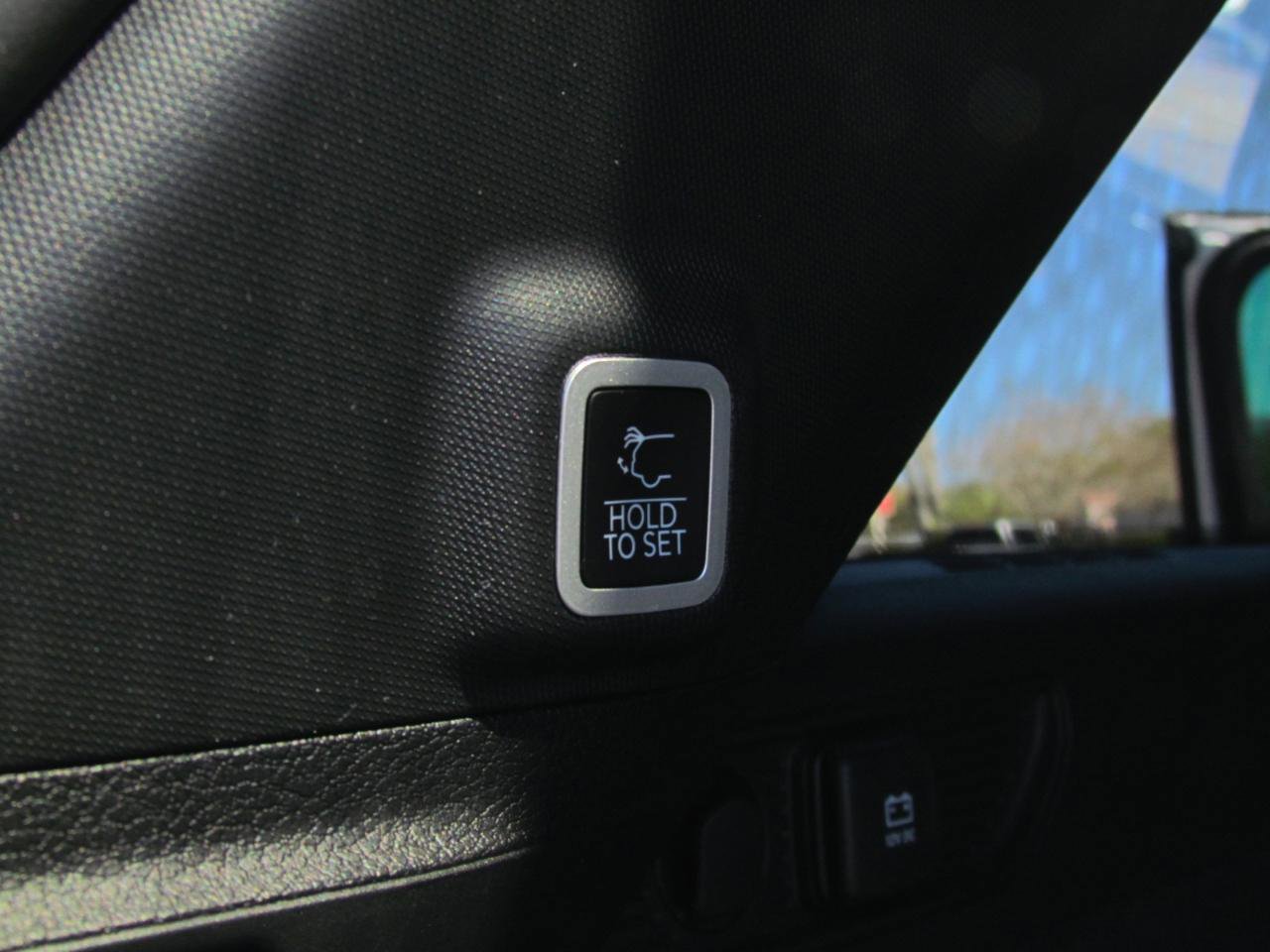 Used 2023 Jeep Grand Cherokee Overland w/ Luxury Tech Group IV RWD image 23