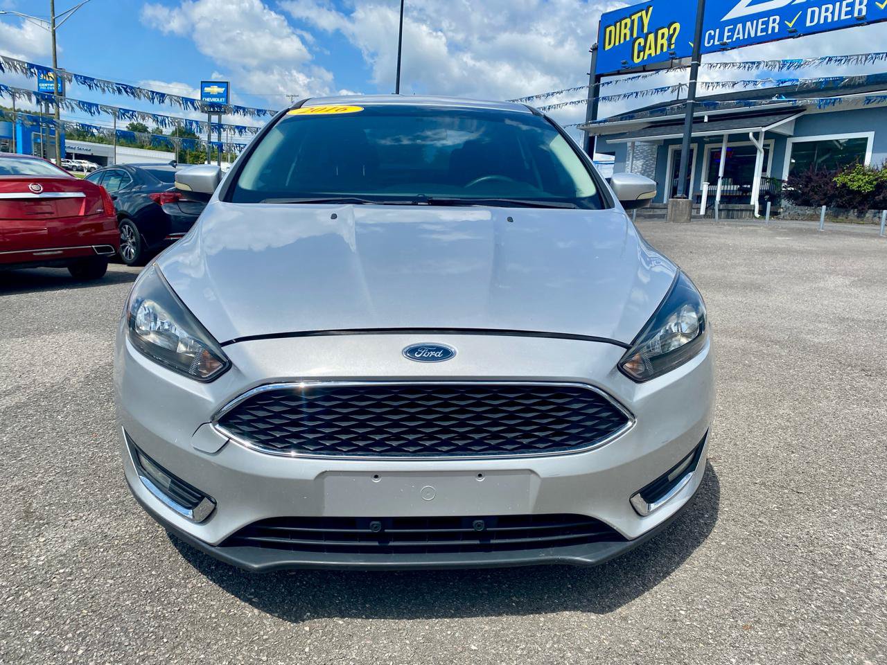 Used 2017 Ford Focus SE FWD image 2