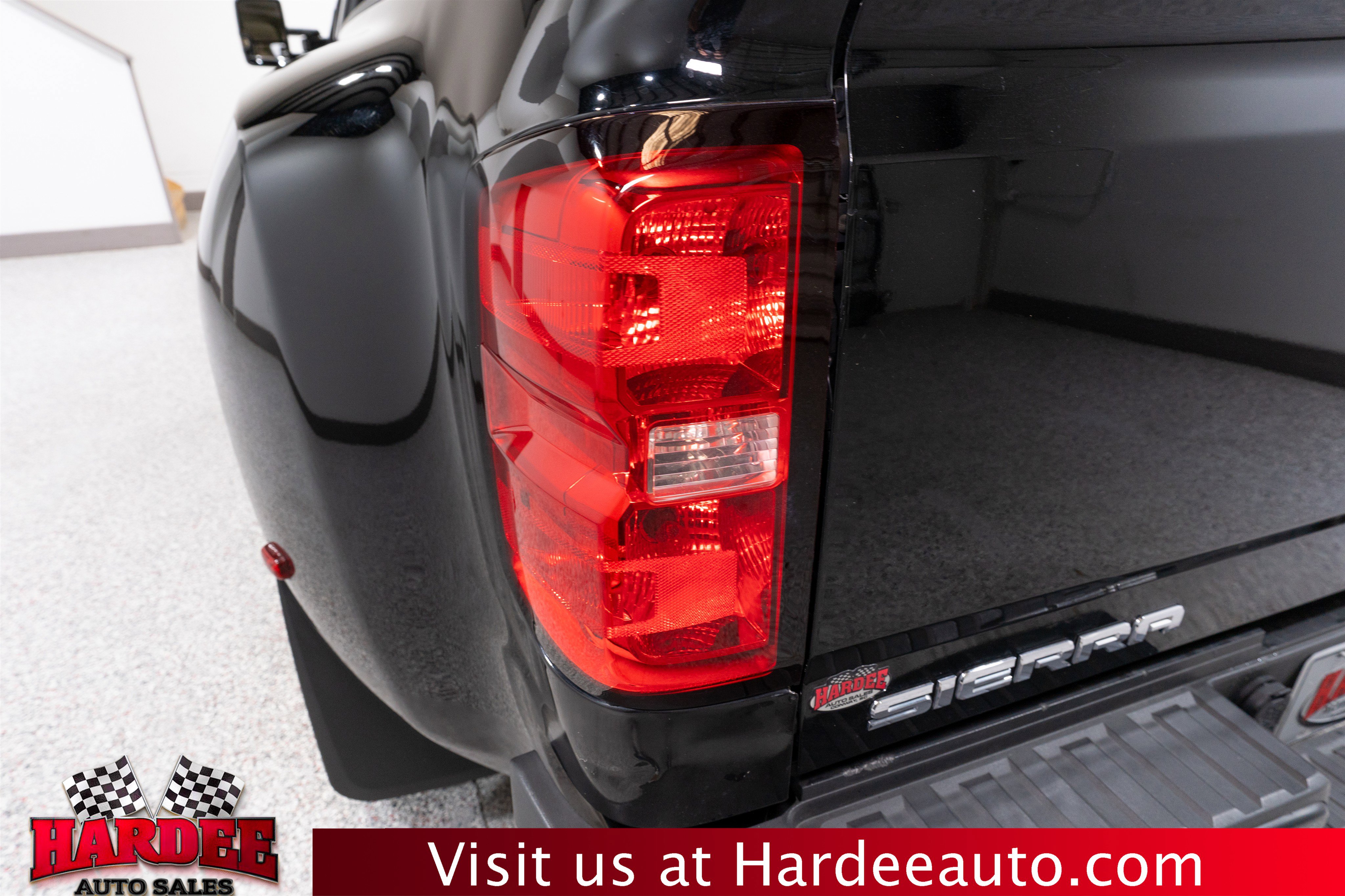 Used 2018 GMC Sierra 3500 Denali w/ Duramax Plus Package AWD/4WD image 9