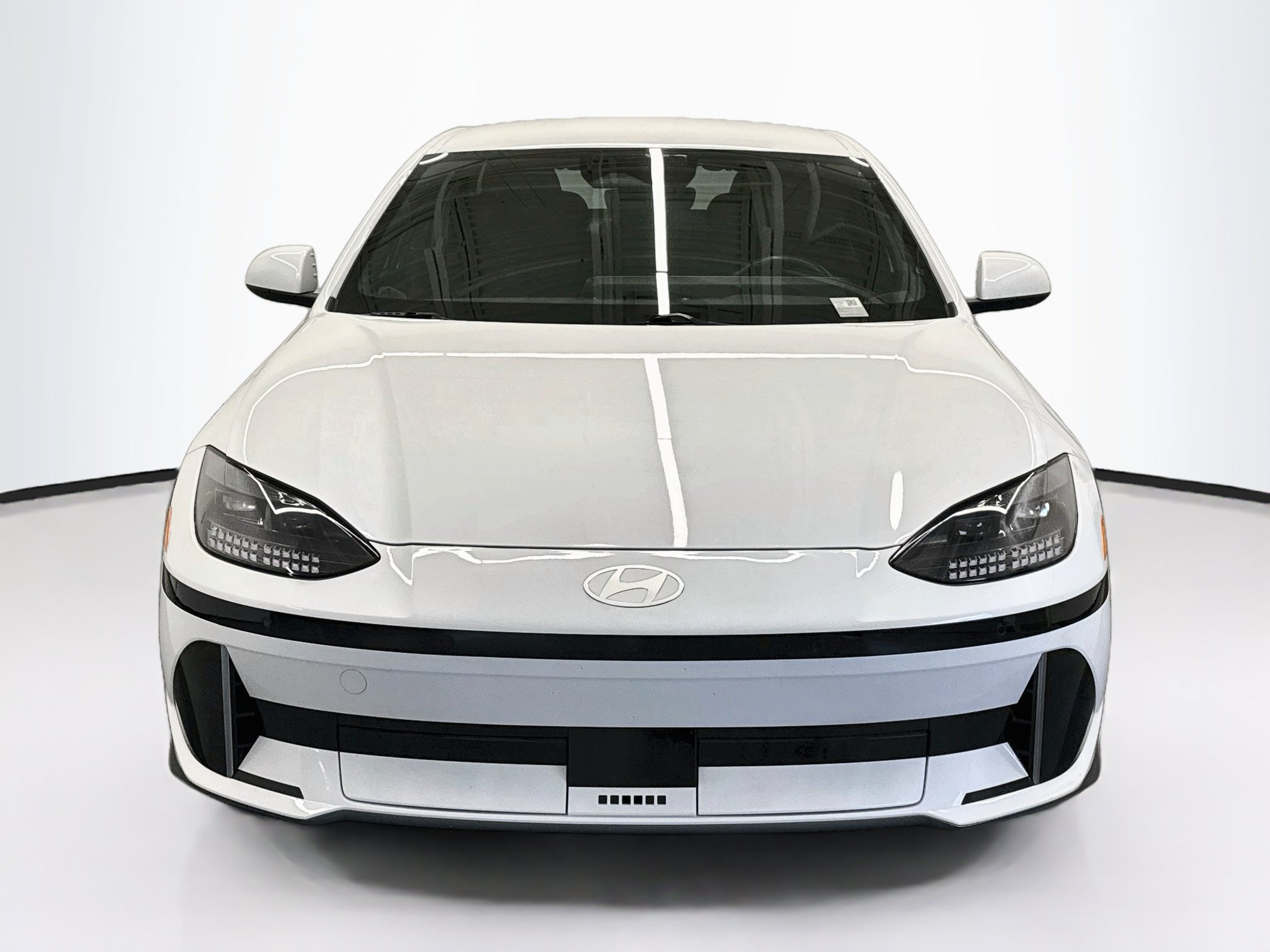 Used 2024 Hyundai Ioniq 6 SE RWD image 2