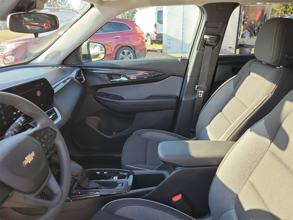 Used 2025 Chevrolet TrailBlazer LT image 14