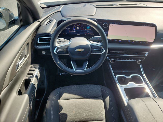 Certified 2025 Chevrolet Traverse LT FWD image 12