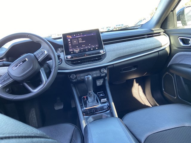 Used 2024 Jeep Compass Latitude image 14