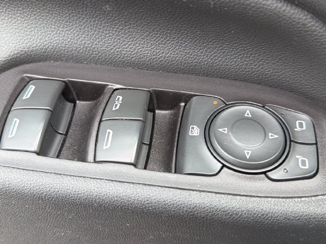 Used 2020 Chevrolet Equinox LT w/ Driver Convenience Package FWD image 18