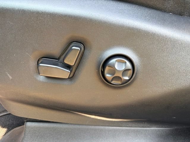 Used 2025 Chrysler Pacifica Limited FWD image 36