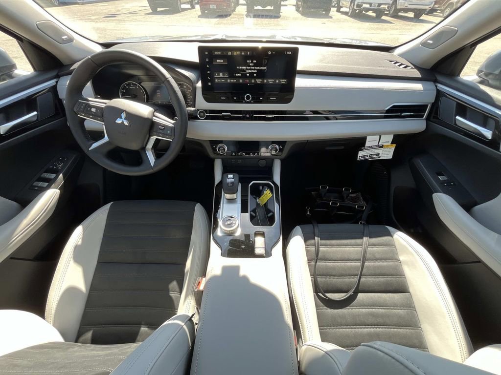 New 2026 Mitsubishi Outlander SE FWD image 16