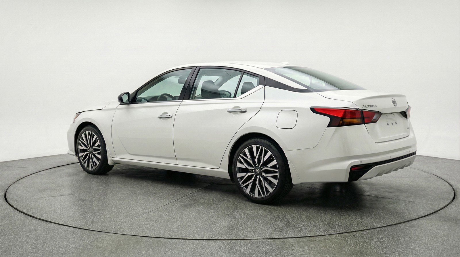 Used 2025 Nissan Altima 2.5 SV image 6
